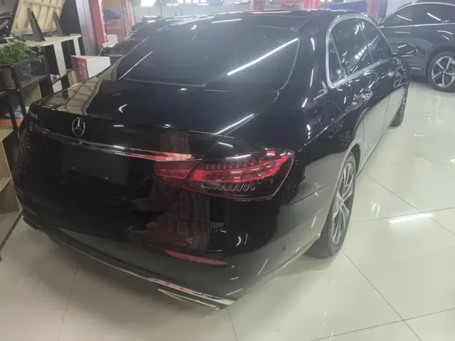 Mercedes-Benz E-Class — Фото автомобиля 3