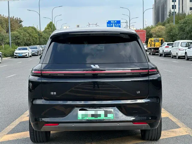 Li Auto L8 — Фото автомобиля 7