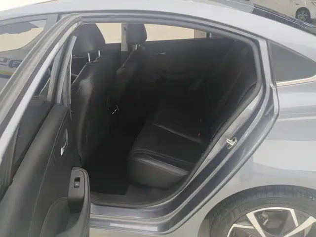 Roewe i5 — Фото автомобиля 11