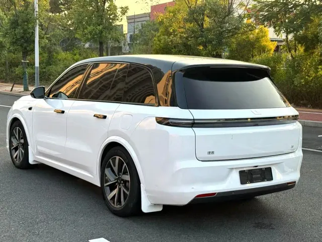 Li Auto L8 — Фото автомобиля 4