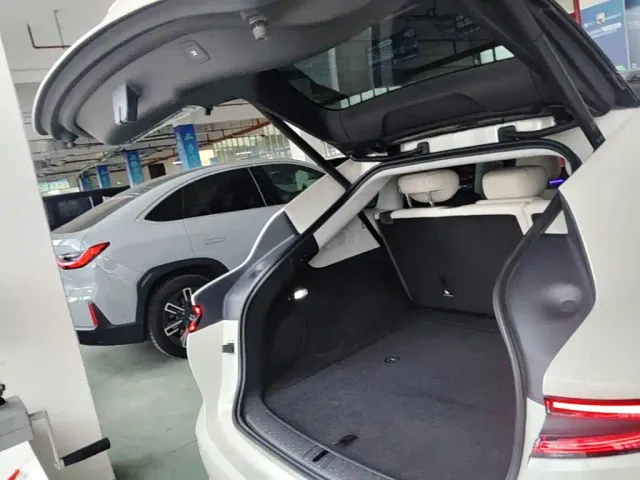 IM Motors LS6 — Фото автомобиля 18