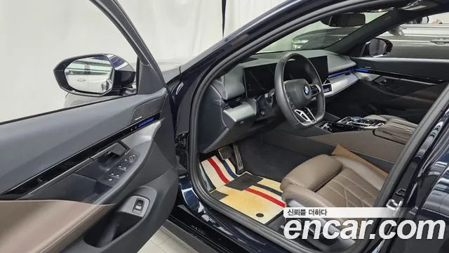BMW 5 Series G60 — Фото автомобиля 15