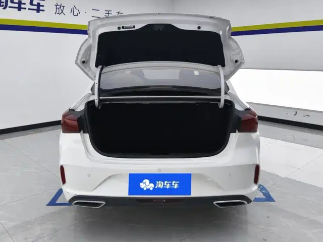 Changan Eado — Фото автомобиля 4