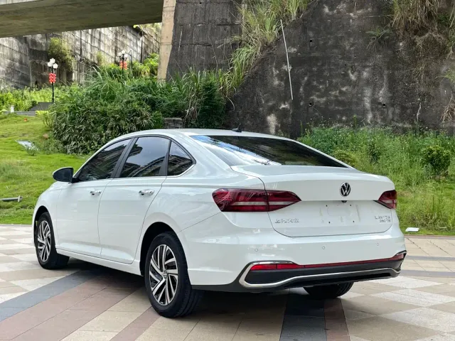 Volkswagen Lavida — Фото автомобиля 12