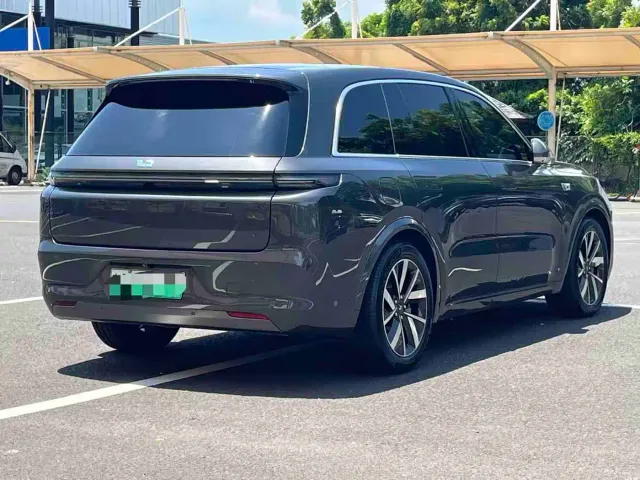 Li Auto L8 — Фото автомобиля 9