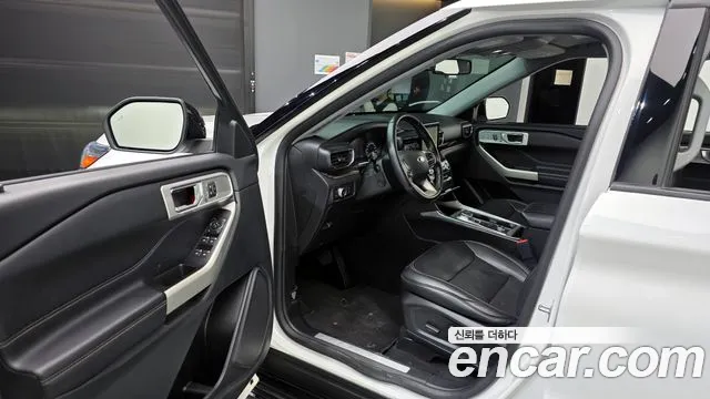 Ford Explorer — Фото автомобиля 10