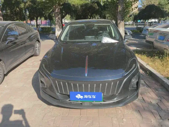 Hongqi E-QM5 — Фото автомобиля 2
