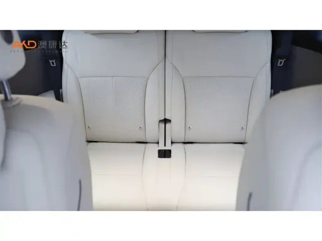 Li Auto i8 — Фото автомобиля 9