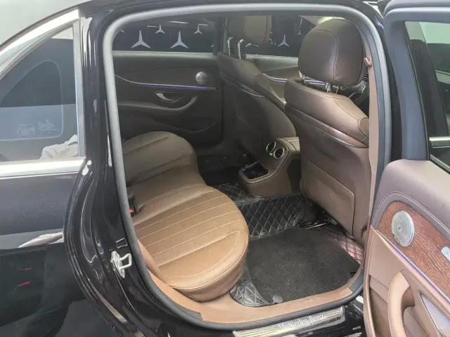 Mercedes-Benz E-Class — Фото автомобиля 18