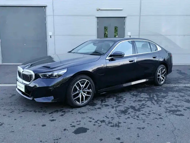 Фотография автомобиля — BMW i5