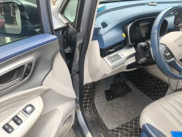 Roewe iMAX8 — Фото автомобиля 17