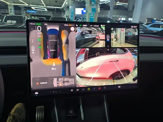 Tesla Model Y L — Фото автомобиля 12