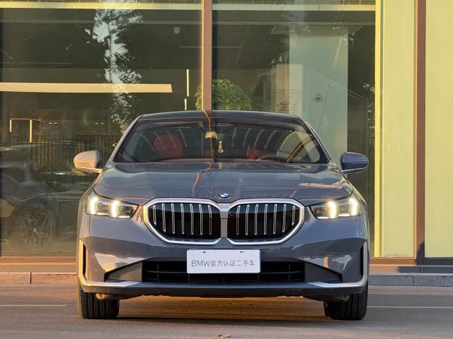 BMW 5 Series — Фото автомобиля 17