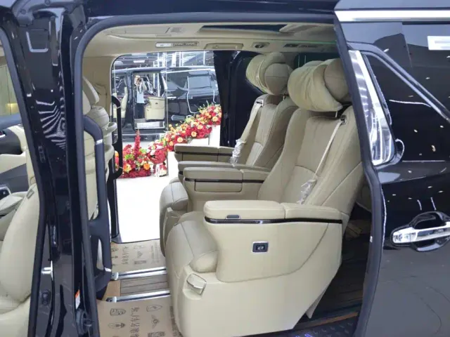 Toyota Vellfire — Фото автомобиля 5