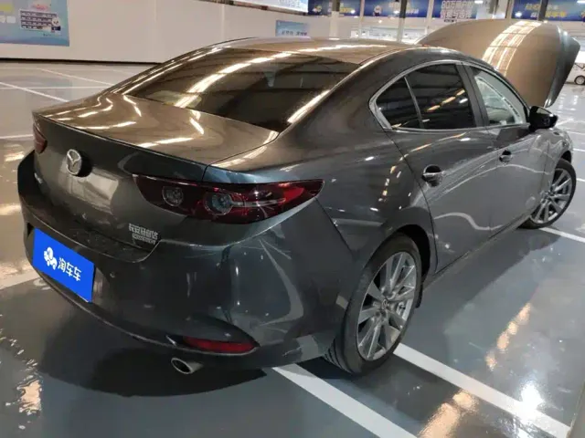 Mazda Axela — Фото автомобиля 3