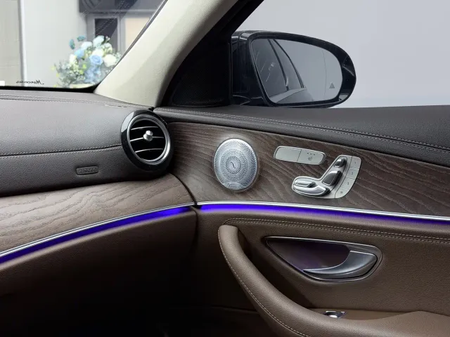 Mercedes-Benz E-Class — Фото автомобиля 11