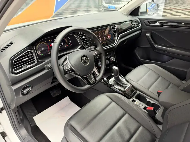 Volkswagen T-Roc — Фото автомобиля 10