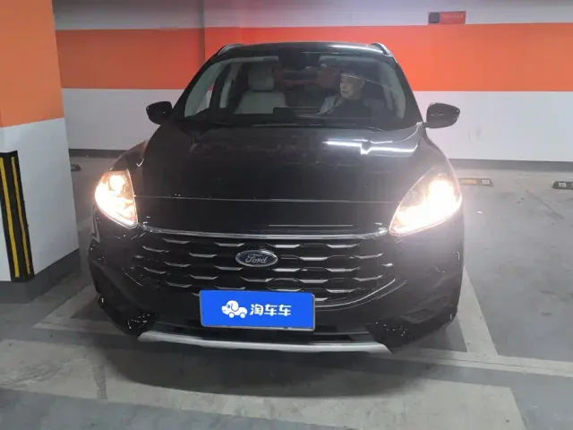 Ford Escape — Фото автомобиля 2