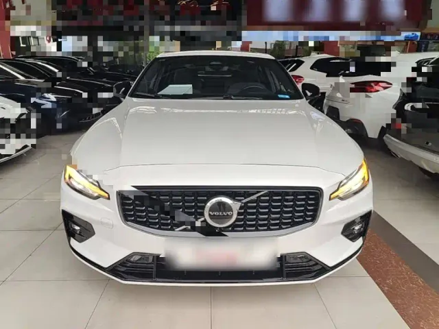 Volvo S60 — Фото автомобиля 2