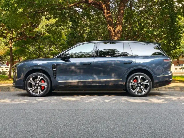 Nio ES8 — Фото автомобиля 15