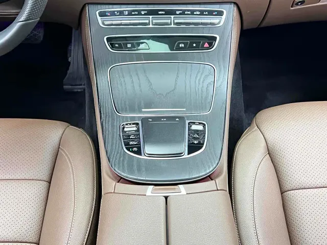 Mercedes-Benz E-Class — Фото автомобиля 19