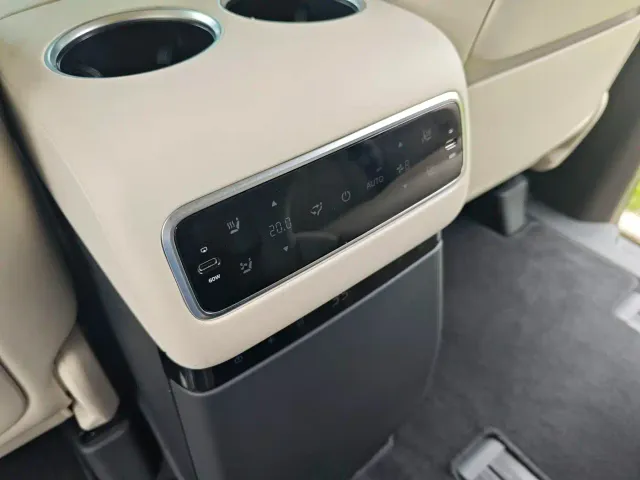 Li Auto MEGA — Фото автомобиля 23