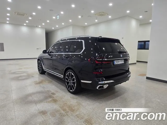 BMW X7 — Фото автомобиля 2