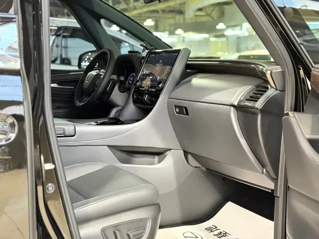 Toyota Vellfire — Фото автомобиля 11