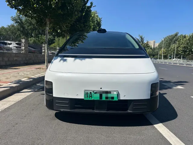 Li Auto MEGA — Фото автомобиля 2