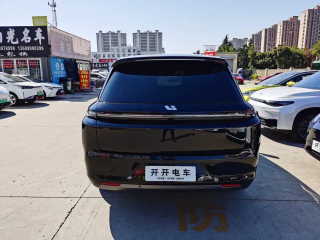 Li Auto L8 — Фото автомобиля 7