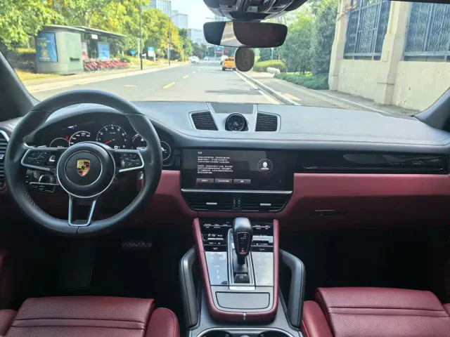 Porsche Cayenne — Фото автомобиля 9