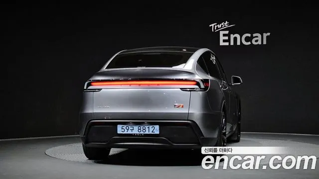 Tesla Model Y — Фото автомобиля 4