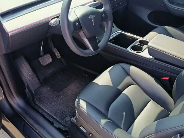 Tesla Model Y — Фото автомобиля 4