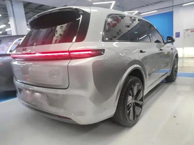 Li Auto L8 — Фото автомобиля 6