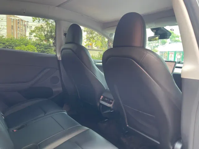 Tesla Model Y — Фото автомобиля 13