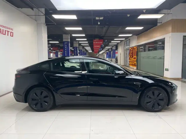 Tesla Model 3 — Фото автомобиля 3