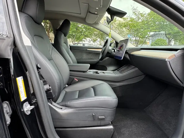 Tesla Model Y — Фото автомобиля 11