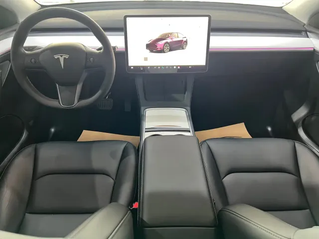 Tesla Model Y — Фото автомобиля 11