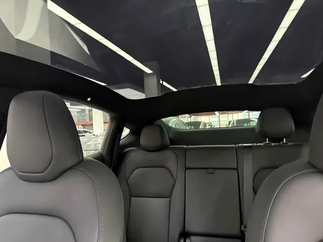 Tesla Model Y — Фото автомобиля 8