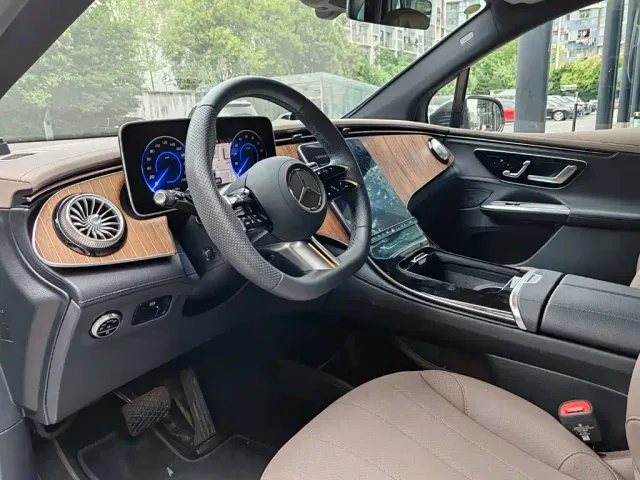 Mercedes-Benz EQE SUV — Фото автомобиля 5