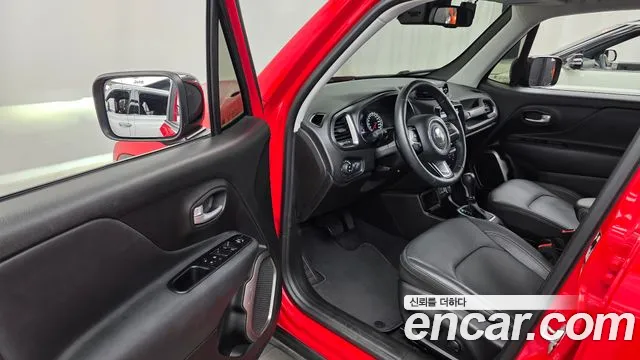 Jeep Renegade — Фото автомобиля 15