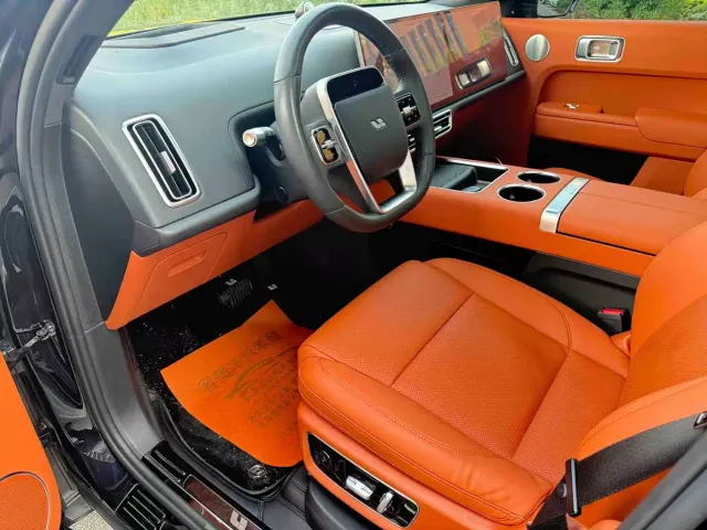 Li Auto L8 — Фото автомобиля 4