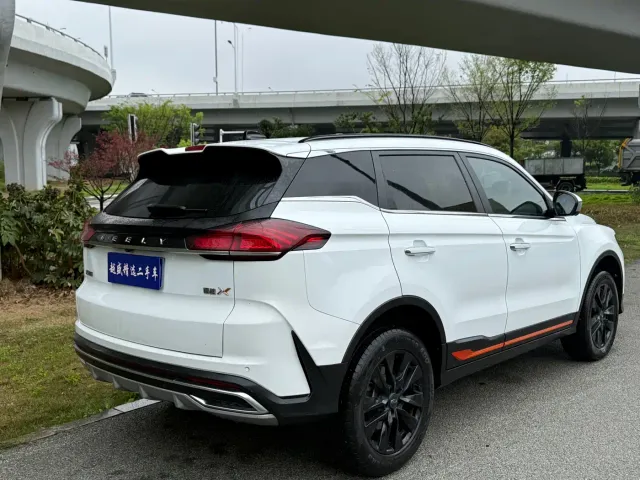 Geely Boyue — Фото автомобиля 6