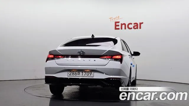 Hyundai Avante CN7 — Фото автомобиля 4