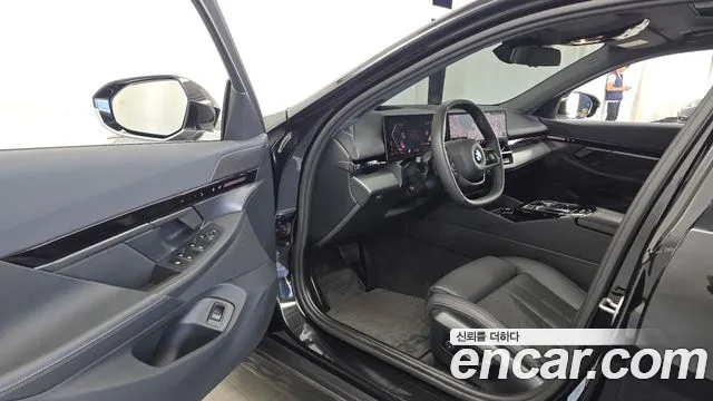 BMW 5 Series G60 — Фото автомобиля 15