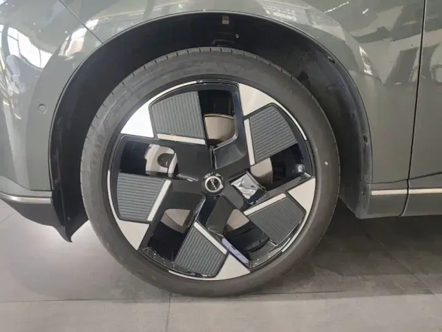 Volvo Volvo XC70 Plug-in Hybrid 2025 High-end Version — Фото автомобиля 22