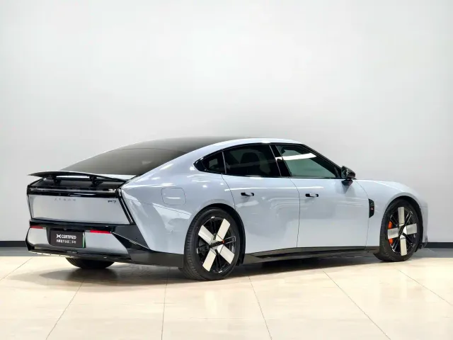 Xpeng P7 — Фото автомобиля 3