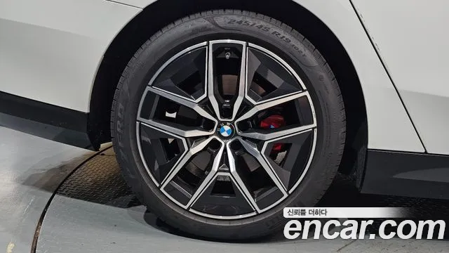 BMW 5 Series G60 — Фото автомобиля 21