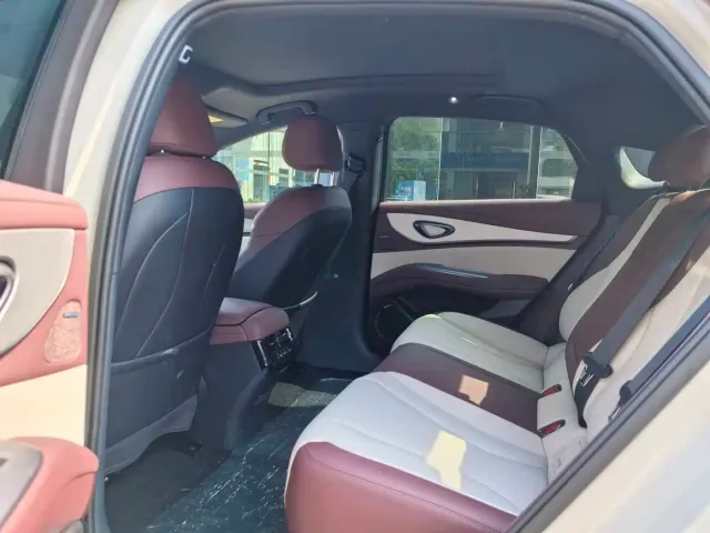 BYD Seal 07 DM-i — Фото автомобиля 7