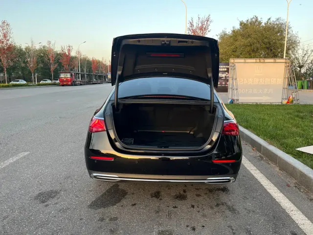 Mercedes-Benz E-Class — Фото автомобиля 20